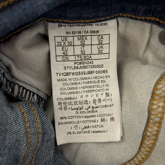 💕3/$25💕 Guess Slim Straight Jeans - Picture 7 of 7